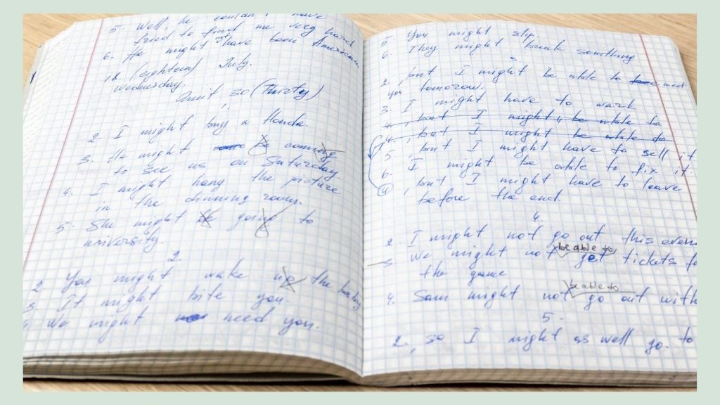 l'écriture illisible d'un adulte